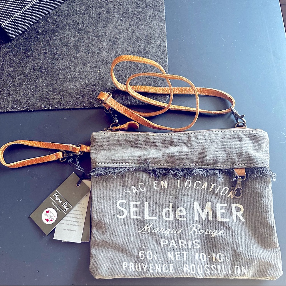 Crossover Distressed Paris tote